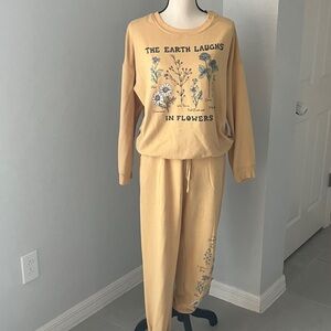 Zoe & Liv Women's Yellow The Earth Laughs In Flowers Sweatshirt- Pants Set | M